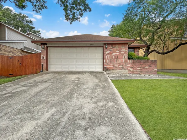 5707 SPRING MOON ST, San Antonio, TX 78247