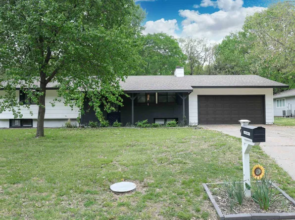 9 Regal Crescent St, North Newton, KS 67117