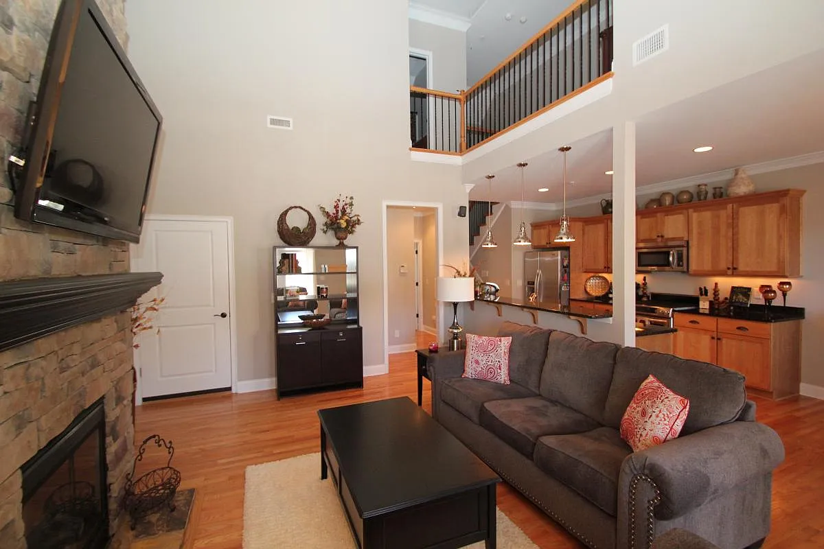 10 Edge Court — Photo 1