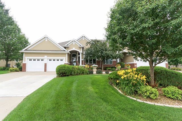1st image of 874 Burr Oaks Dr