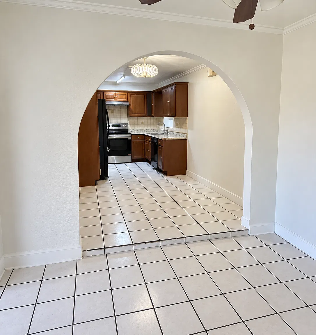 4 bed, 1175 sqft, $2,300 — Photo 3