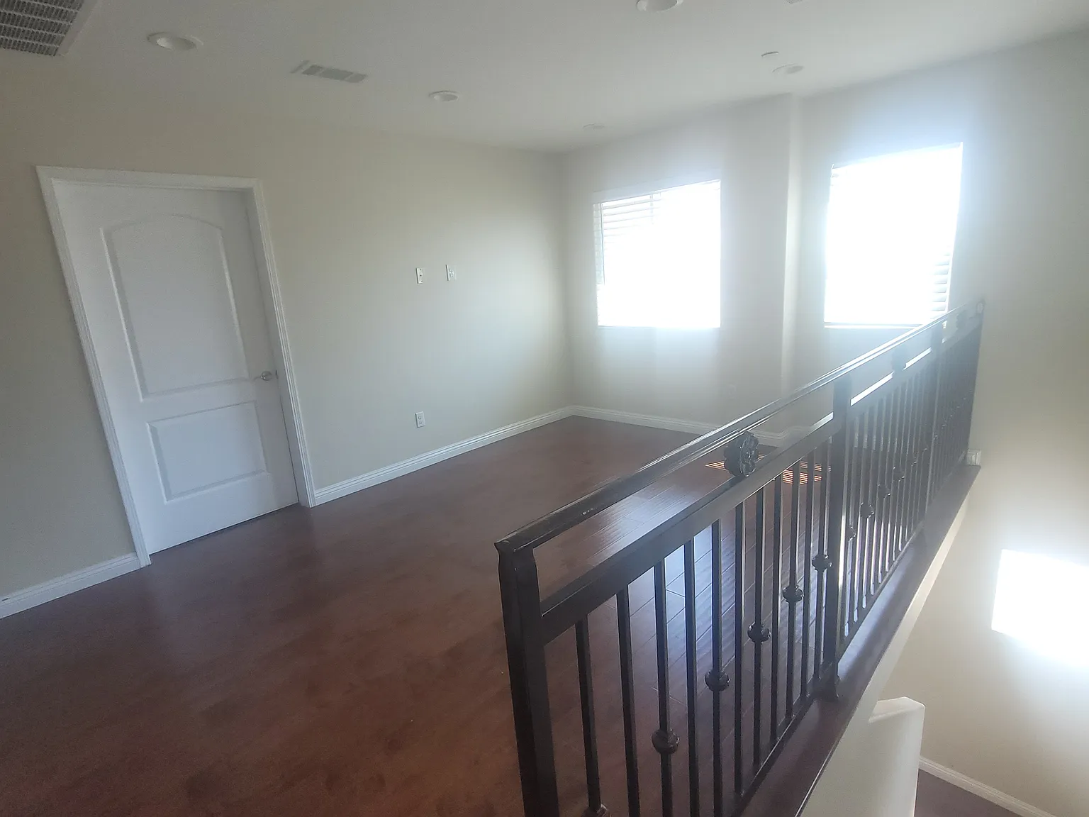 3 bed, 2.5 bath, 1350 sqft, $3,695 — Photo 3