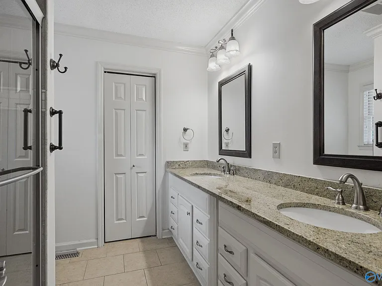 815 Baylor Dr SE — Photo 18