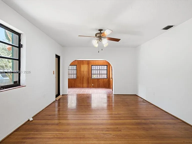 2550 Trapp Ave — Photo 3