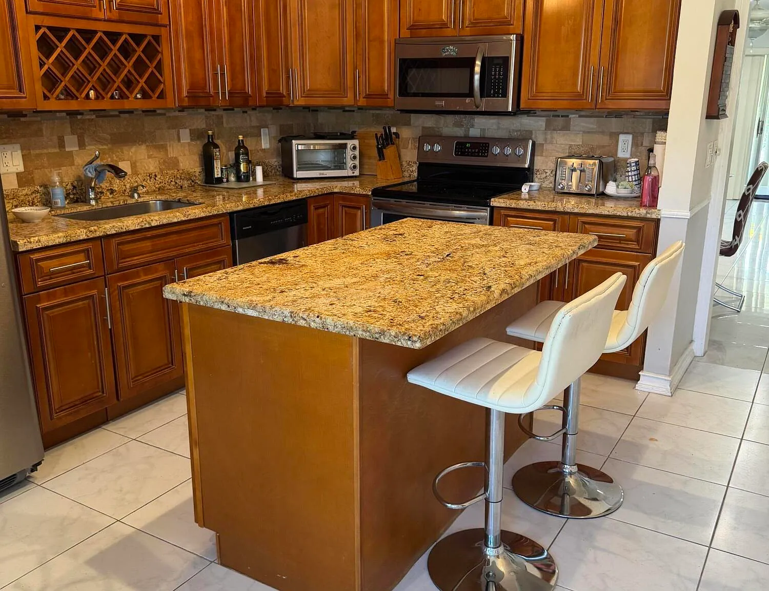 2 bed, 2.0 bath, 1332 sqft, $3,300 — Photo 3