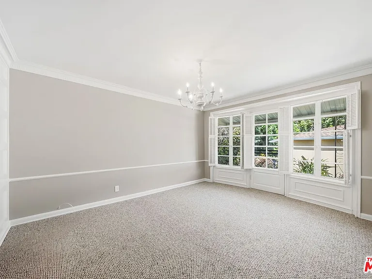 951 Masselin Ave — Photo 8