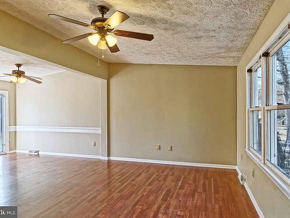 5th image of 2805 Rosemary Ave
