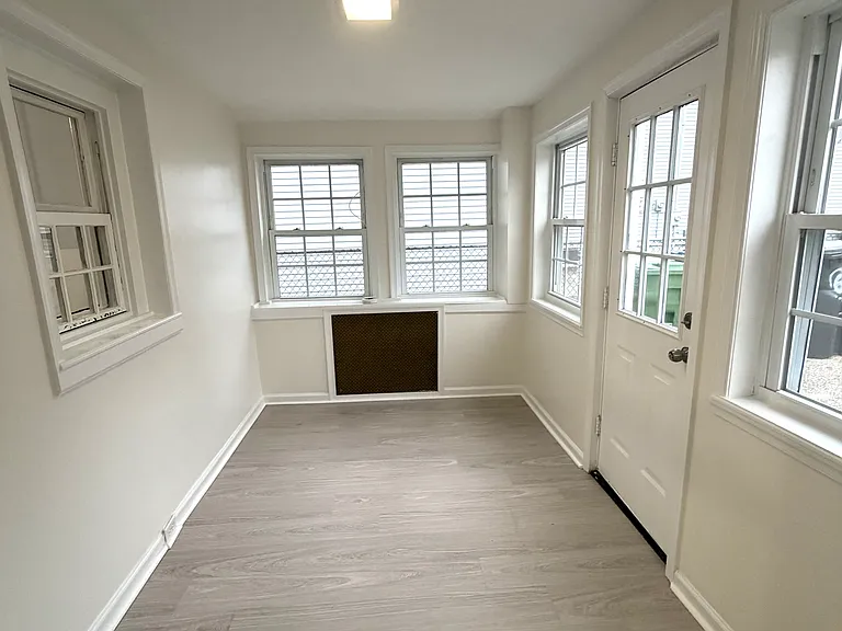 709 Ship Ave — Photo 4
