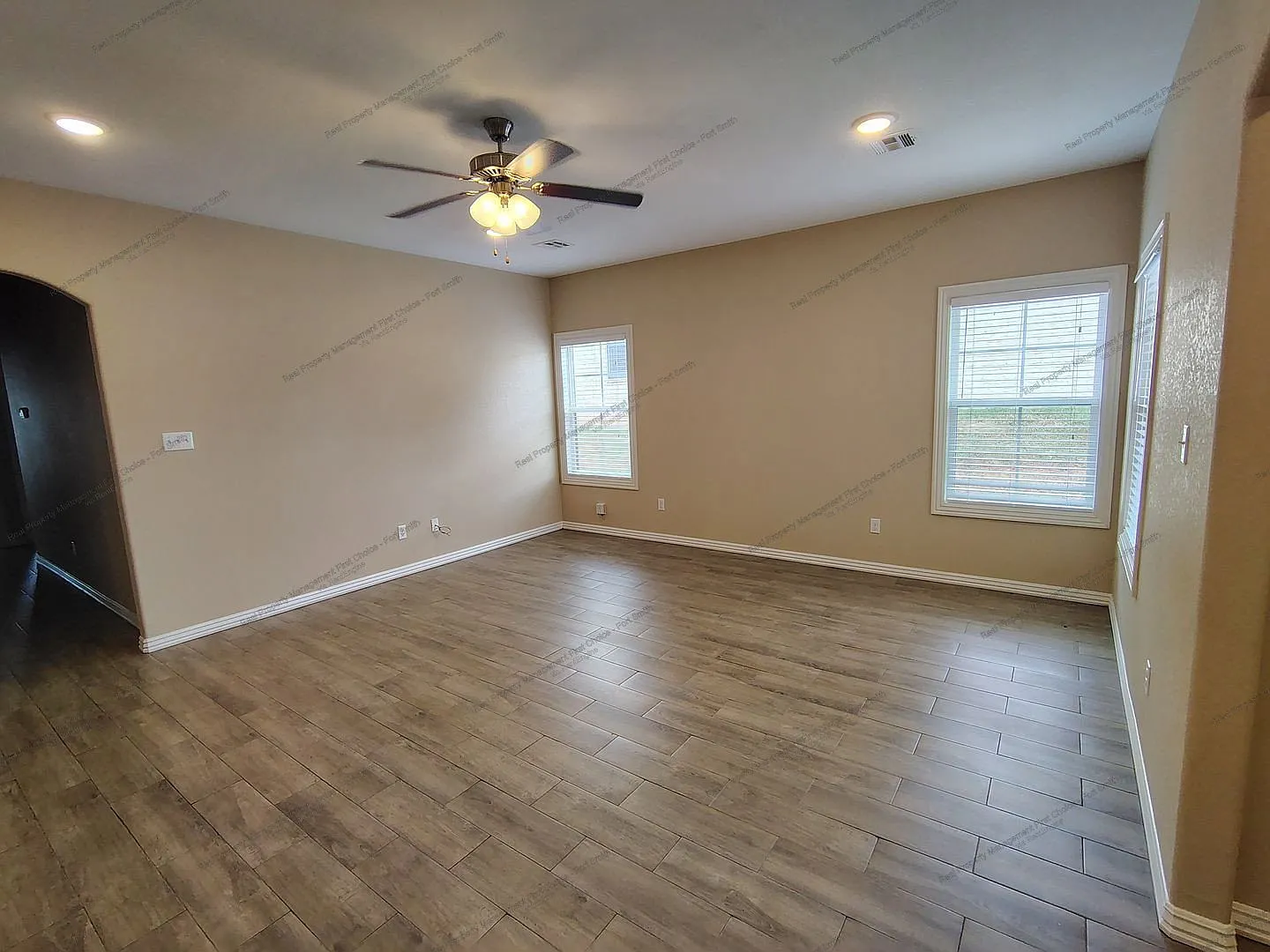 3 bed, 2.0 bath, 1400 sqft, $1,599 — Photo 3