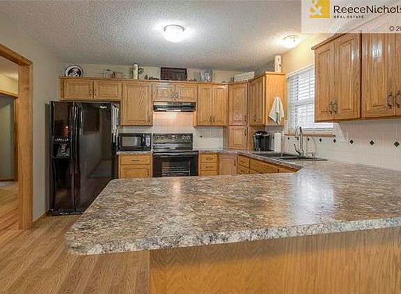 4th image of 1059 NE Scenic Pl