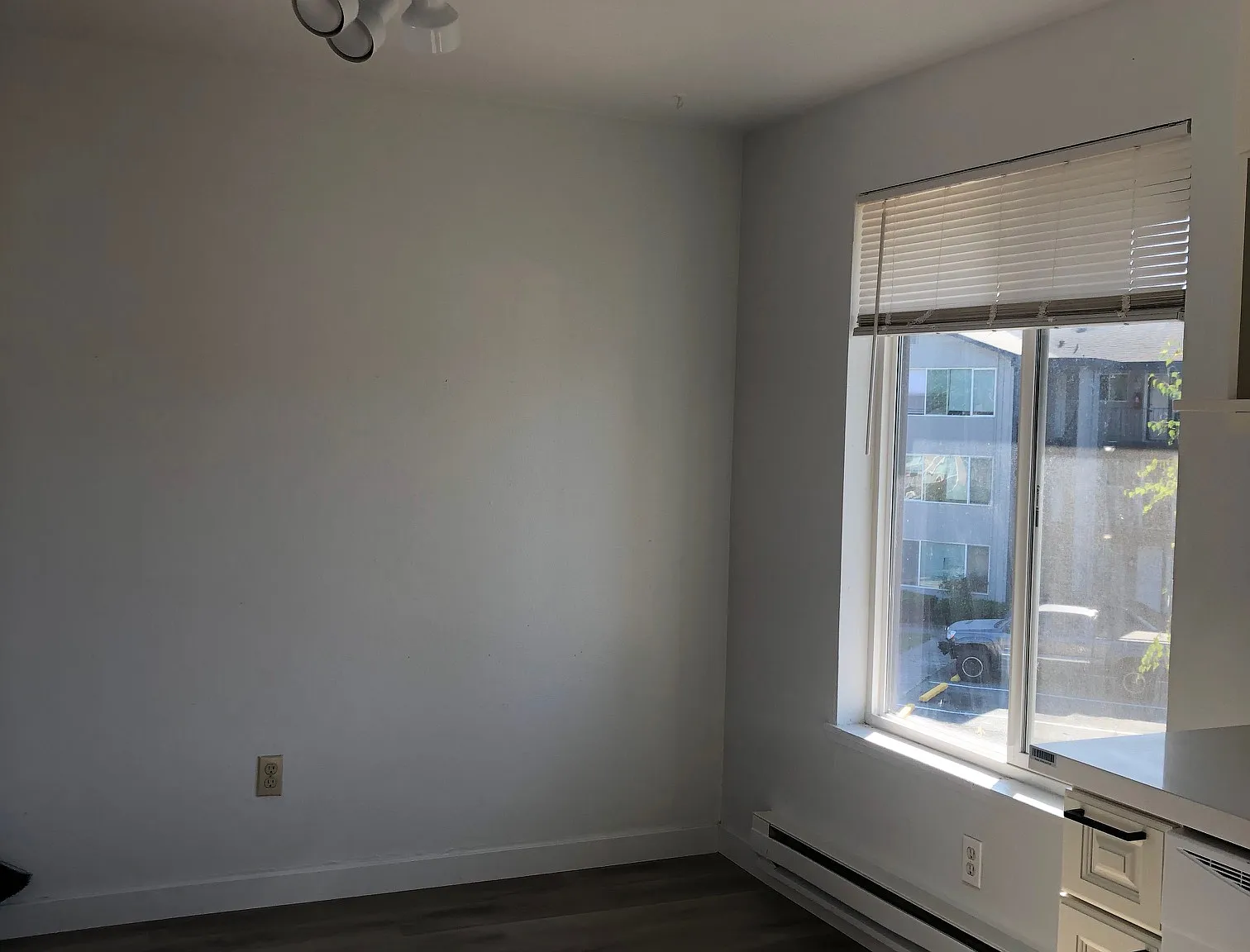 3 bed, 950 sqft, $1,850 — Photo 2