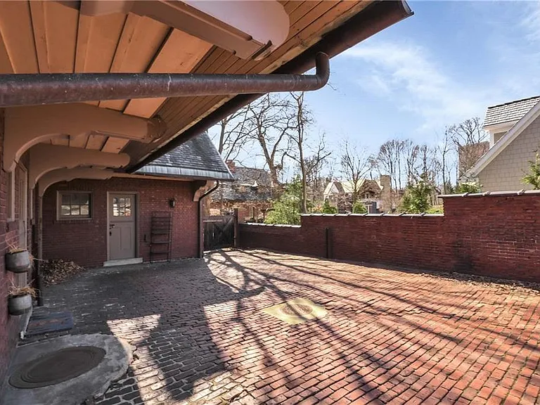 10 E Hanna Ln — Photo 3