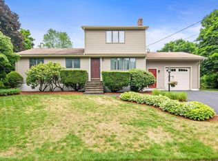16 Seneca St, Shrewsbury, MA 01545