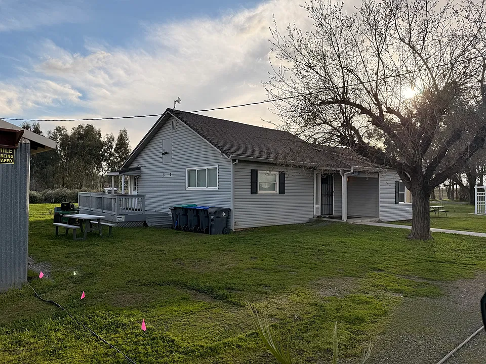 8128 Highway 99W