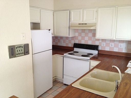 2nd image of 961 Fairbanks Cir
