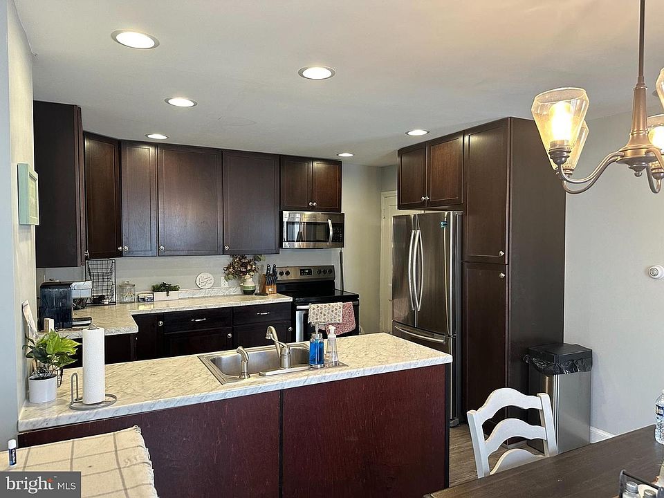 1st image of 915 W Franklin St #915