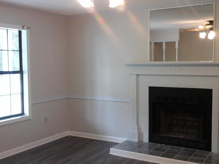 2626 Oak St — Photo 8