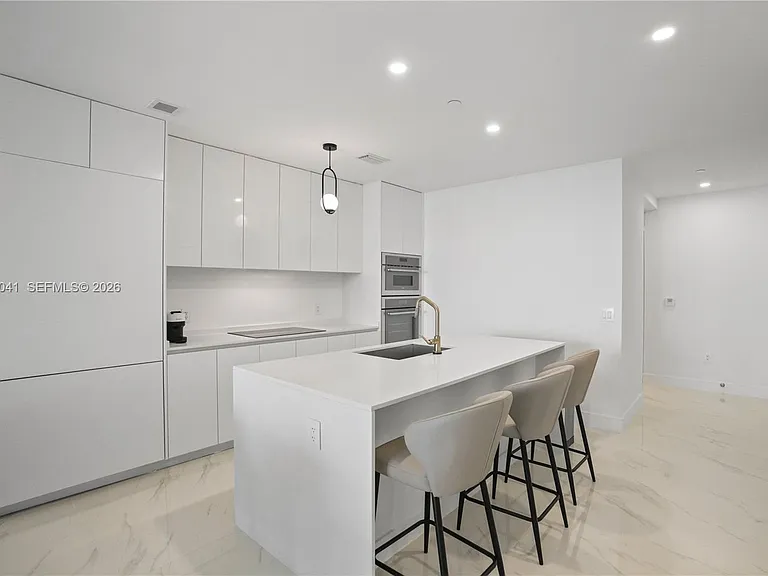 700 NE 24th St #3905 — Photo 7