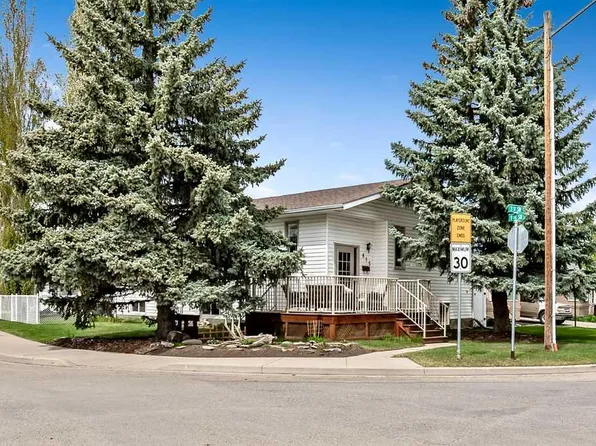 815 S 3rd St SW, High River, AB T1V 1B4