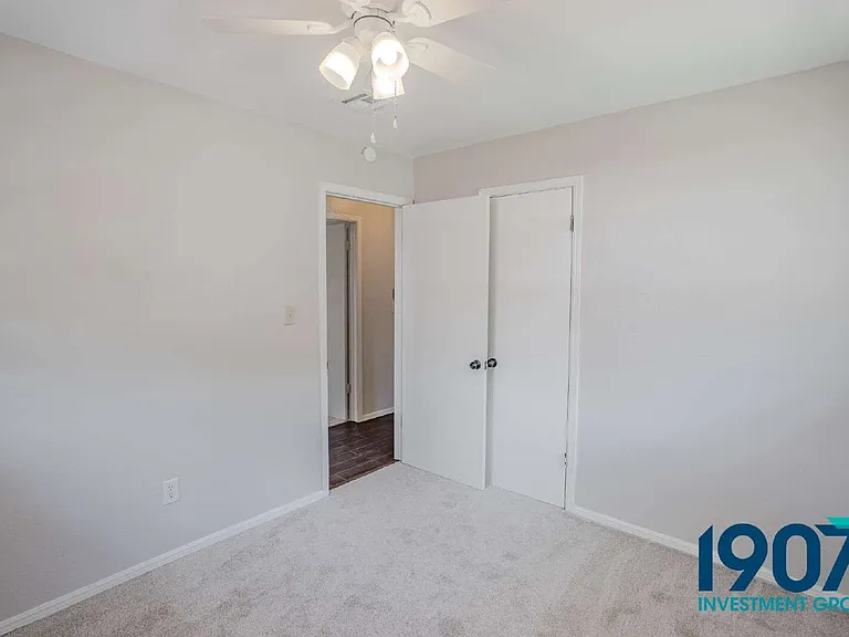 1041 SW 2nd St — Photo 14