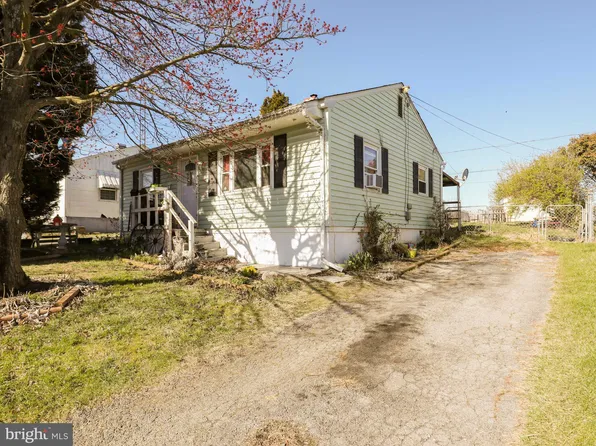 614 State Cir, Martinsburg, WV 25401