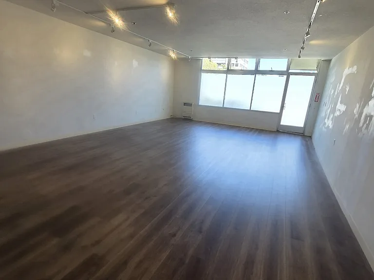 6037 Christie Ave — Photo 14