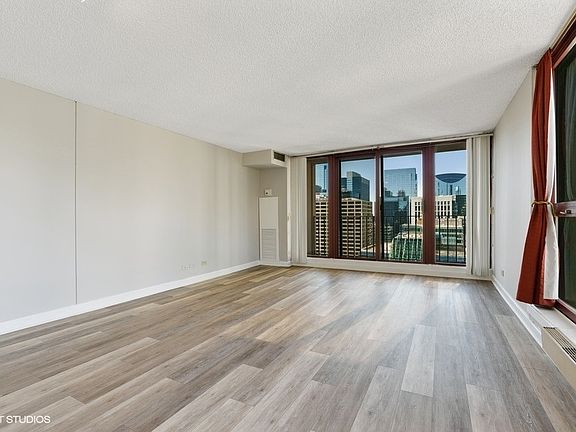 4th image of 200 N Dearborn St Unit 4207