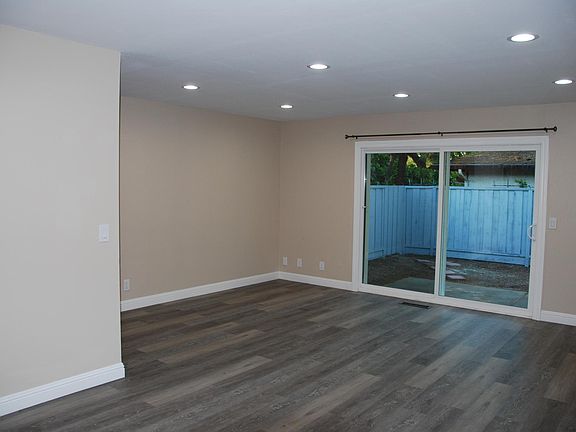 4th image of 22435 Salem Ave APT 3