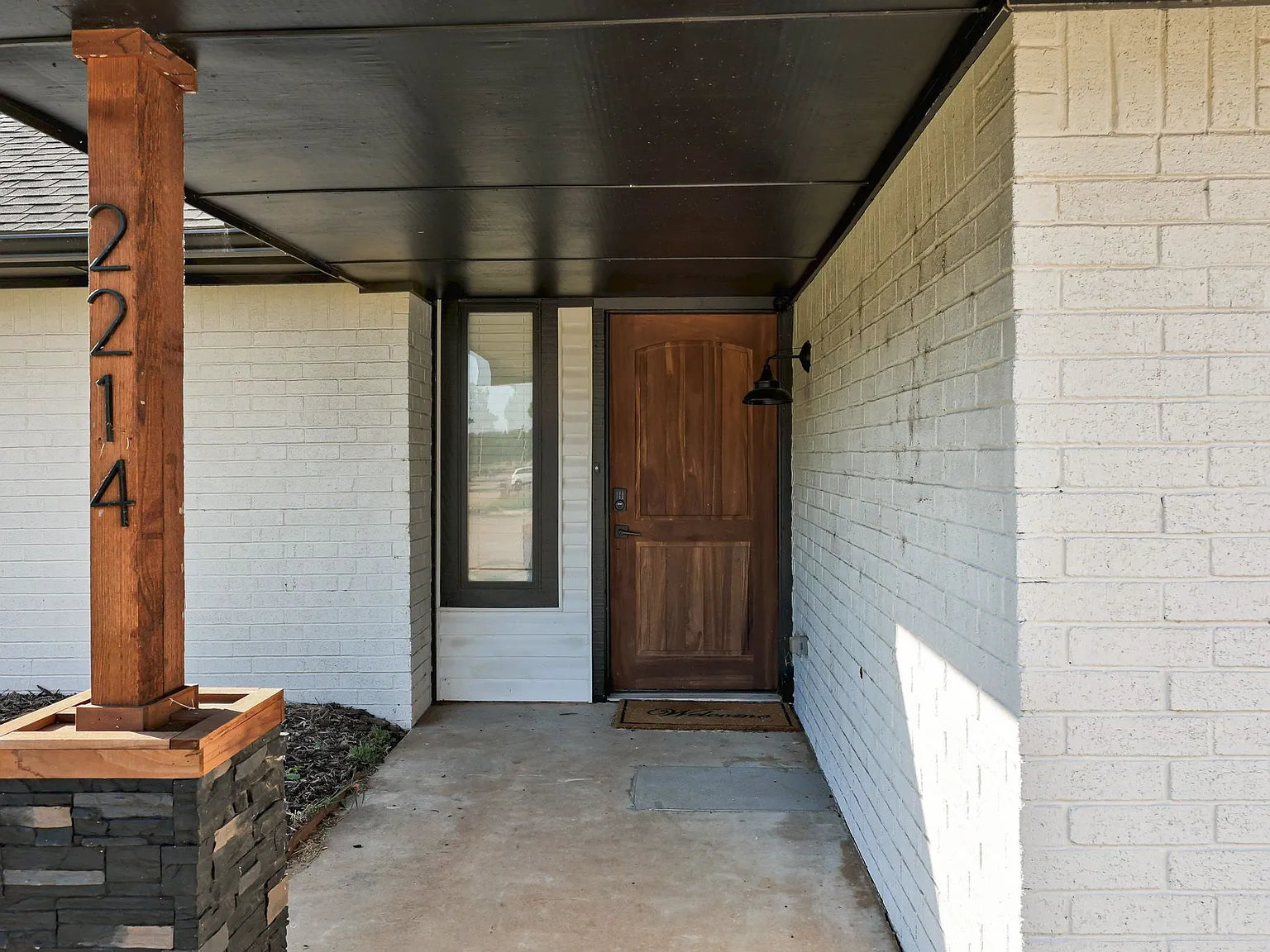 3 bed, 2.0 bath, 1940 sqft, $2,250 — Photo 3
