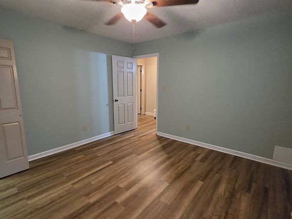 5th image of 110 High Point Ln