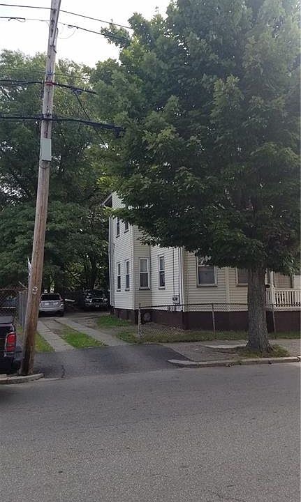 2nd image of 360 Prairie Ave