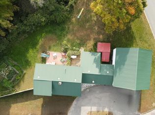 1233 Riverside Dr, Auburn, ME 04210