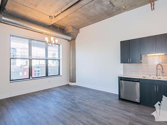 3rd image of 2036 S Michigan Ave APT 202