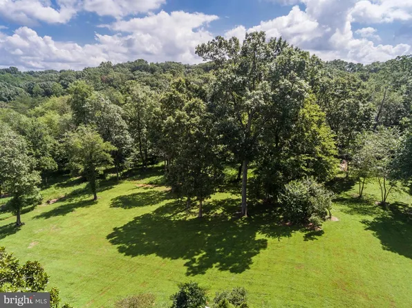 661 Mine Ridge Rd, Great Falls, VA 22066