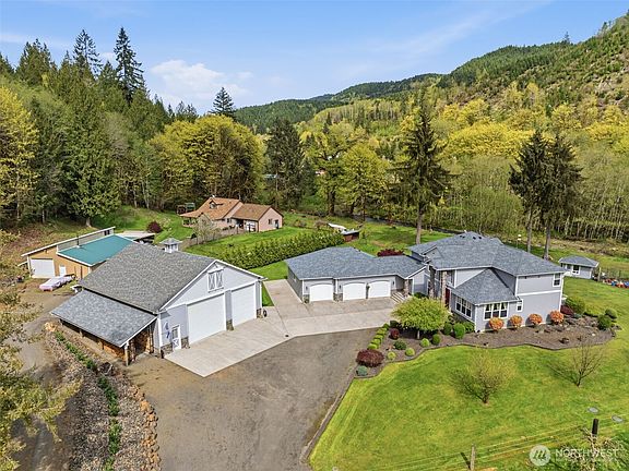 2nd image of 480 Apple Creek Rd