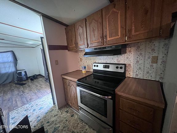 3rd image of 5285 White Oak Rd