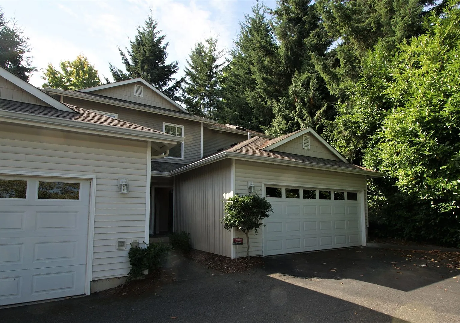 Mountlake Terrace Townhomes — Photo 1