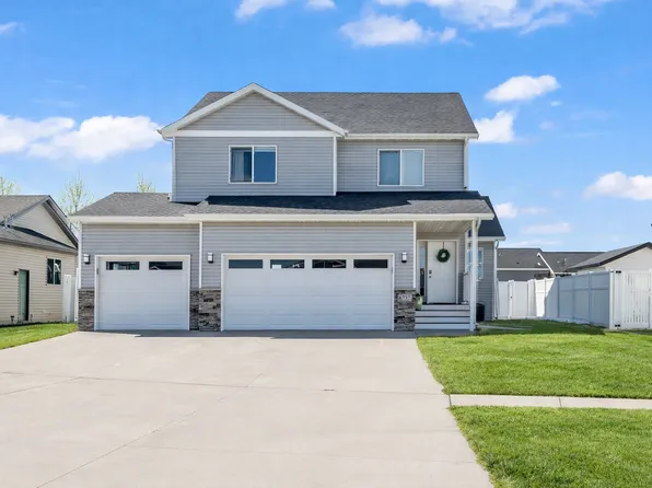 6737 21st St S, Fargo, ND 58104