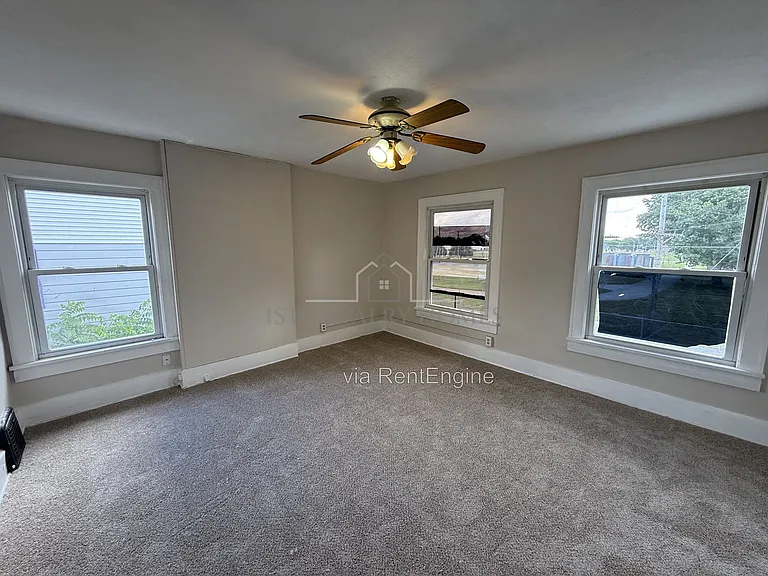 301 Roslyn Ave NW #303 — Photo 11