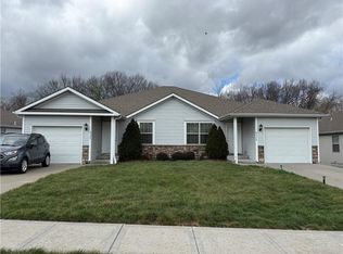 9324-9326 N Robinhood Ave, Kansas City, MO 64154
