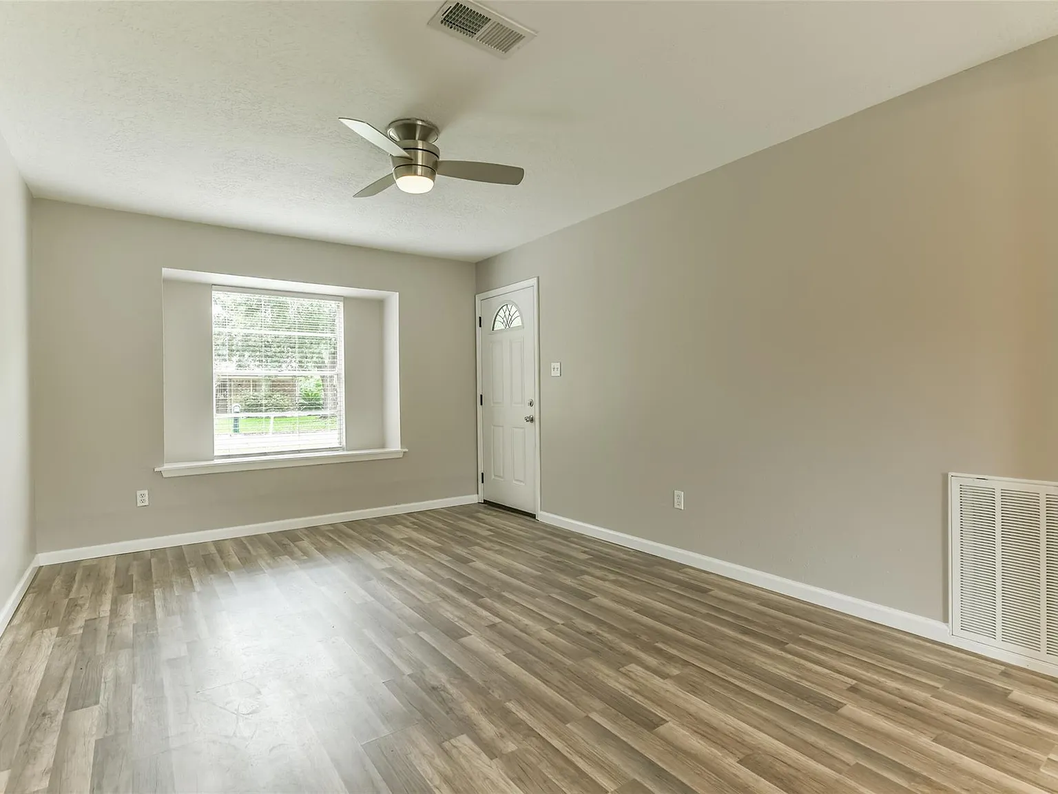 3 bed, 2.0 bath, 1009 sqft, $1,950 — Photo 4
