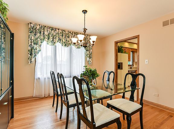 4th image of 20W431 Rooke Ct