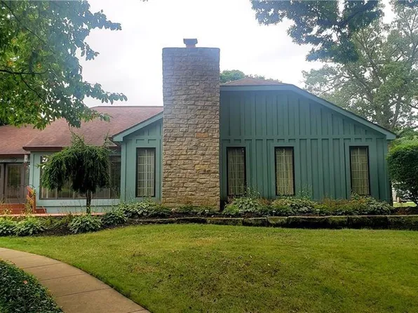 23 Acorn Ln, Coshocton, OH 43812