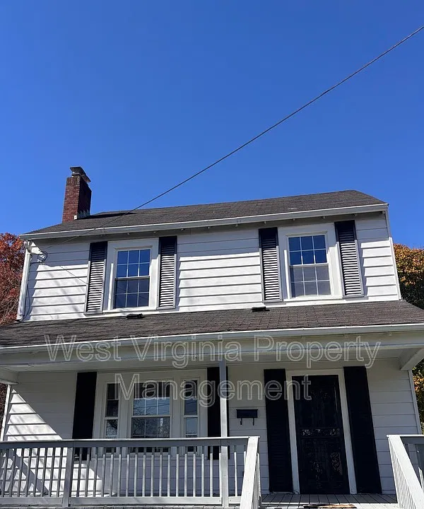 122 W C St