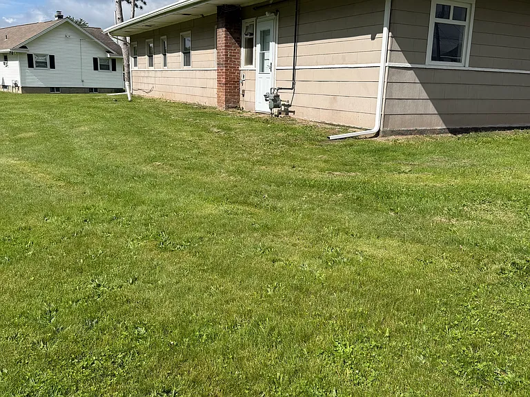 7 New England Ave — Photo 4