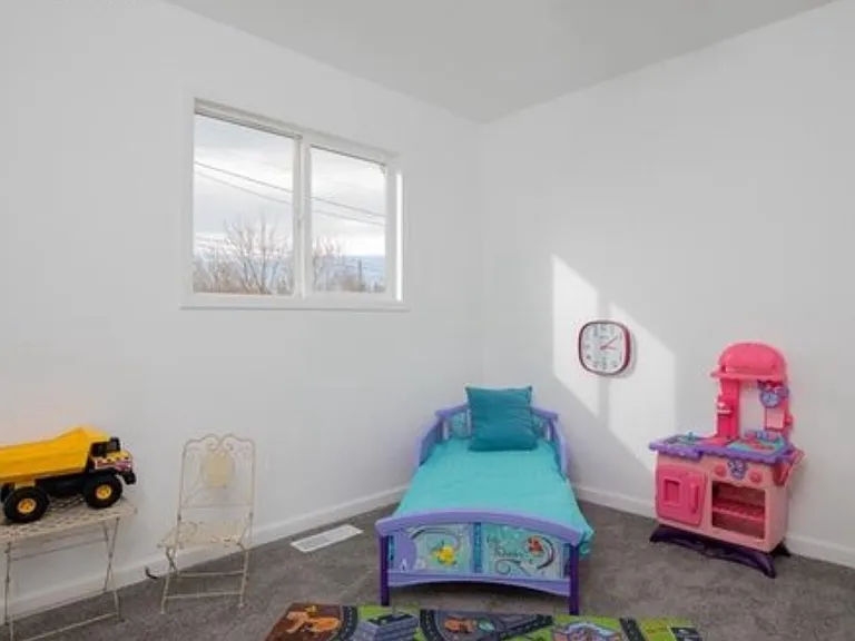 1719 Moore Ave — Photo 7
