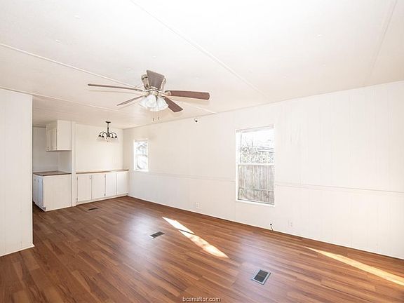 3rd image of 806 N Oneal St