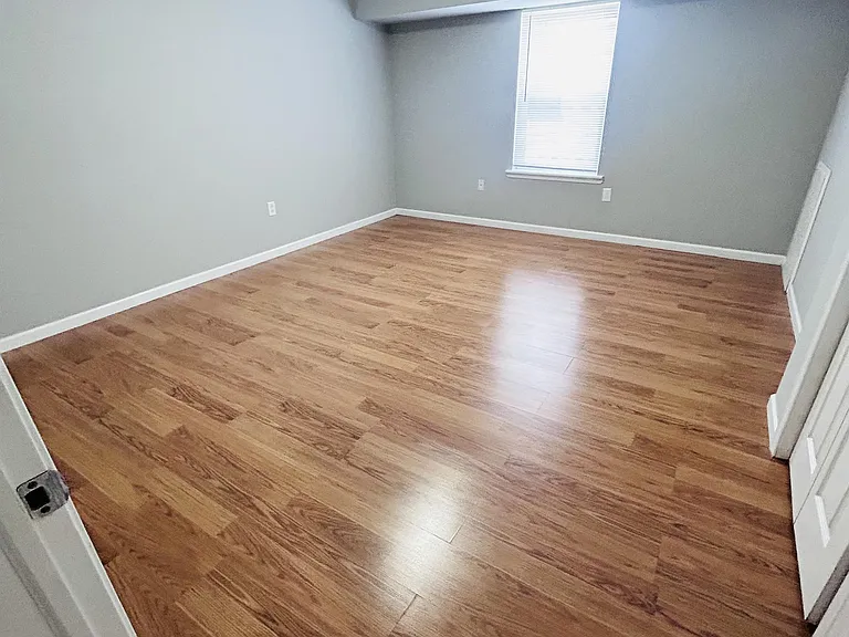 5038 Spruce St #4 — Photo 2