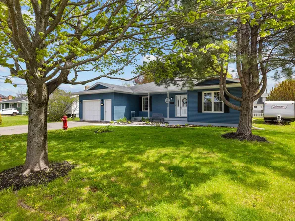 10 Mackay Dr, Charlottetown, PE C1A 5W1