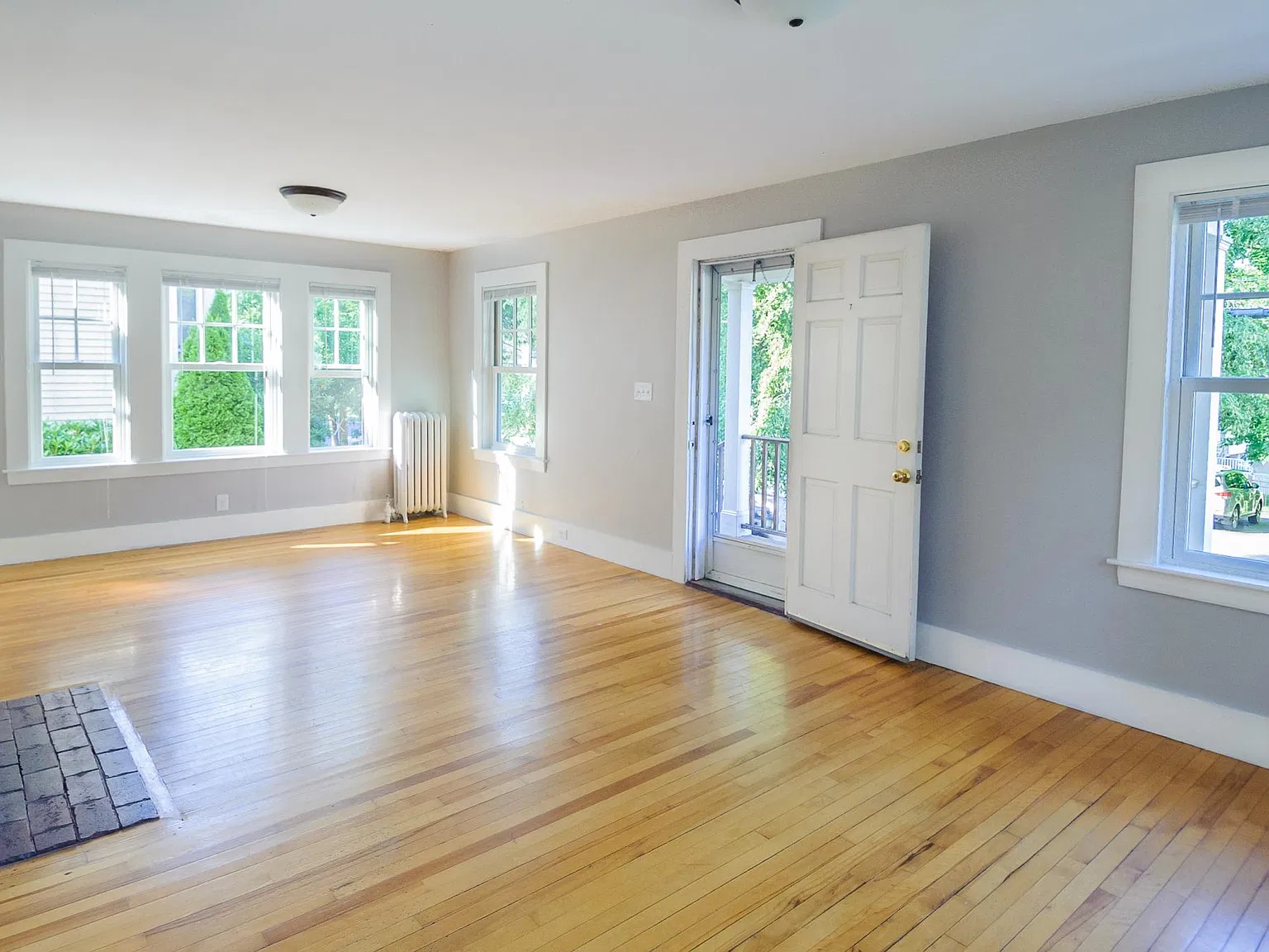 4 bed, 1.5 bath, 2035 sqft, $5,250 — Photo 4